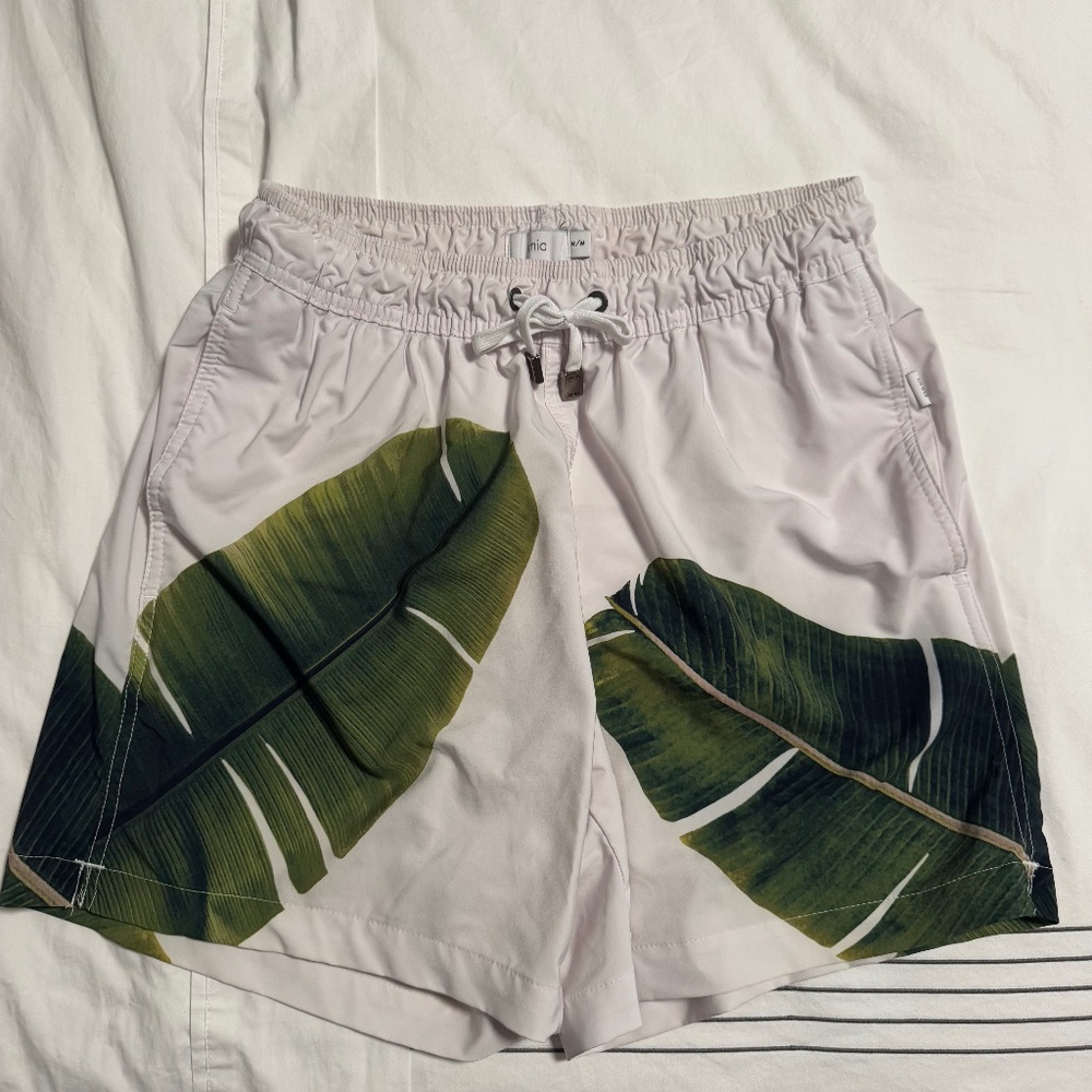 ONIA MENS MEDIUM BANANA LEAF WHITE BATHING SUIT SWIM TRUNK - BARELY WORN